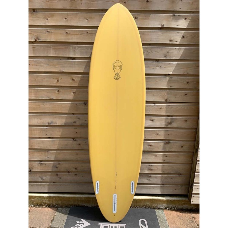planche de surf mark phipps 7'0 one bad egg yellow