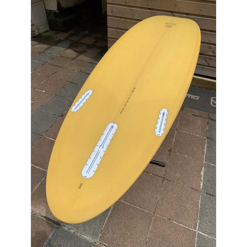 planche de surf mark phipps 7'0 one bad egg yellow