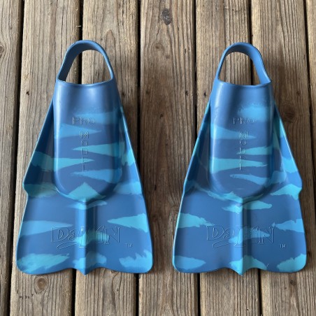 Palmes-DaFin-zak-noyle-ocean-blue