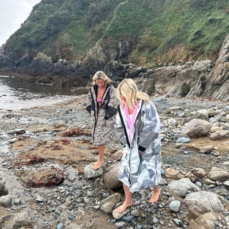 Poncho White Water Hard Shell Robe Arctic Camo / Pink