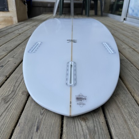 Vue arrière du tail de la Phil Grace Demibu 6'10