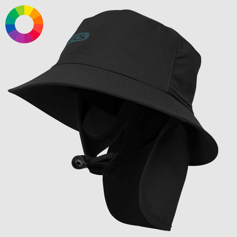 Chapeau de surf type bob FCS Essential noir avec mentonnière réglable et bord rigide.