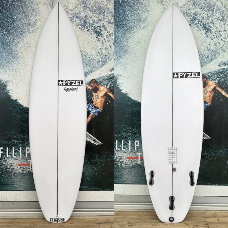 Planche de surf Pyzel Phantom 5'11 blanche, logo Pyzel noir, configuration thruster.