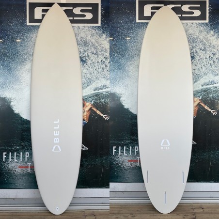 Planche de surf Bell Egg Surf Ease, design performance hybride par Christiaan Bradley, vue de l'outline et du tail.
