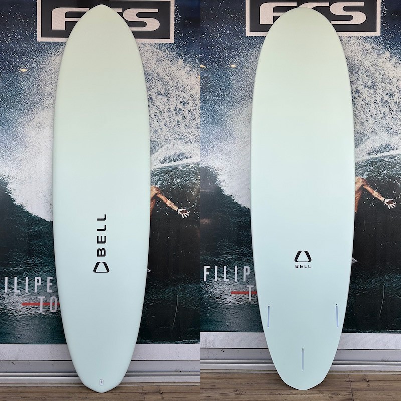 Planche de surf Bell Demibu par Phil Grace, shape hybride mini-malibu performant, finition résine teintée haut de gamme.