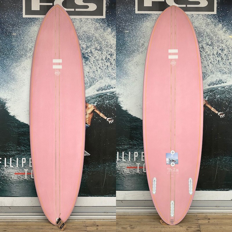 Planche de surf Indio Egg couleur rose (Pink), construction Endurance robuste, montage trois dérives Futures, design polyvalent.