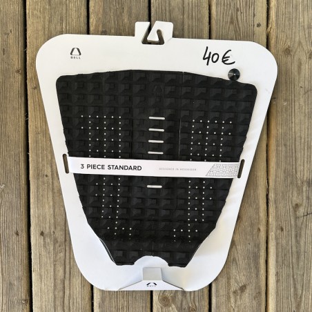 Pad de surf arrière Bell Traction 3 pièces wide tail noir,extra-large surface en mousse EVA texturée.